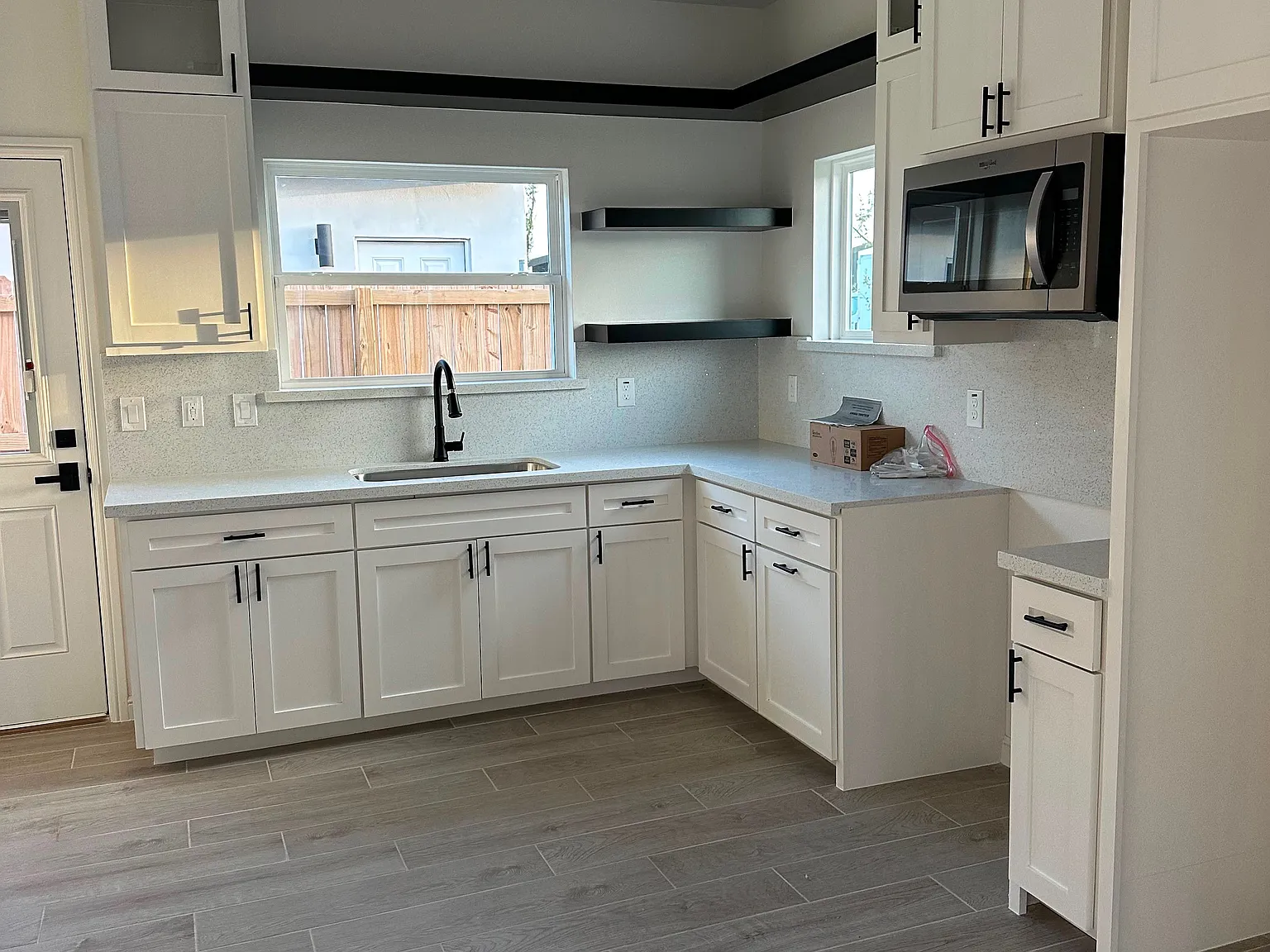 3 bed, 1064 sqft, $1,300 — Photo 3