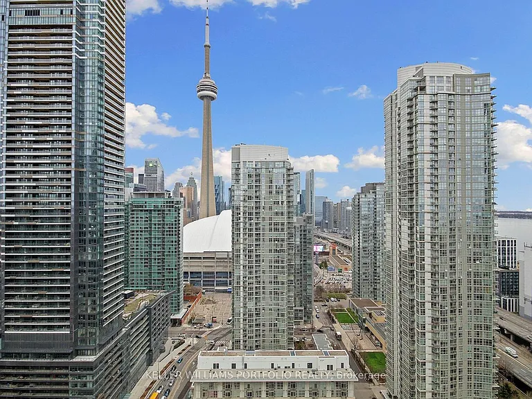 15 Fort York Blvd W #3907 — Photo 48