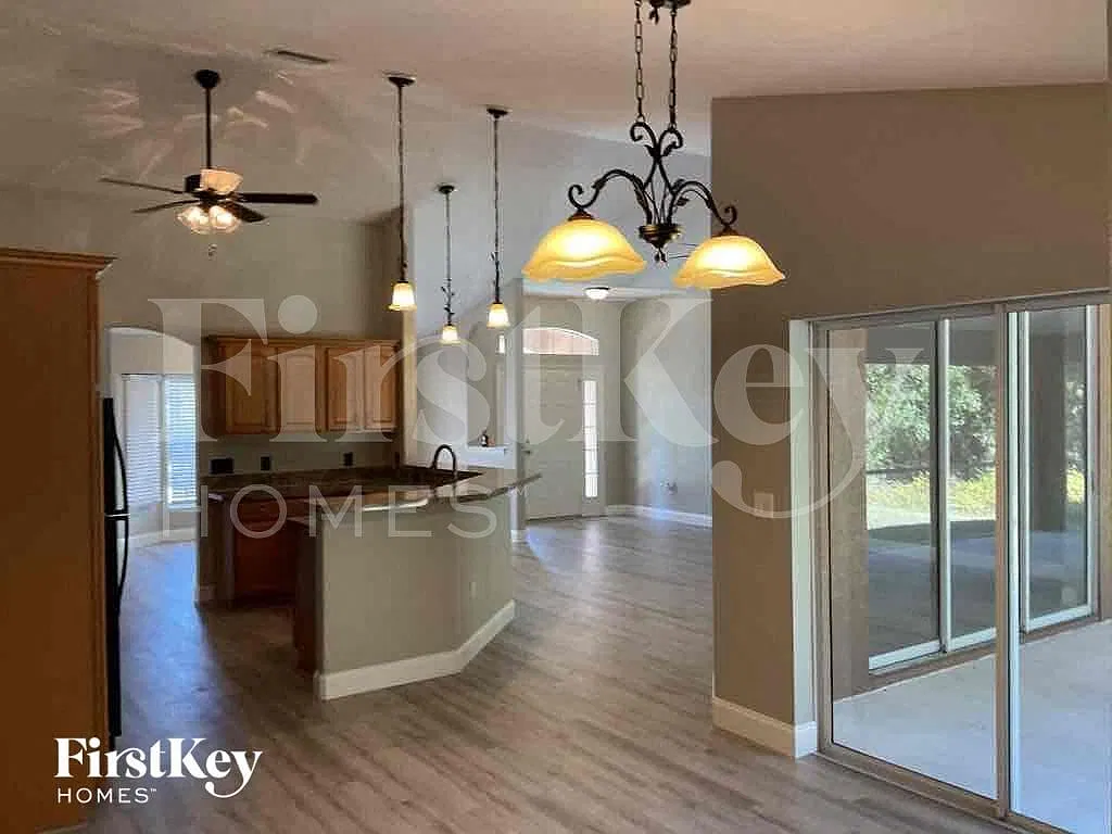 3 bed, 2.0 bath, 2125 sqft, $2,305 — Photo 2