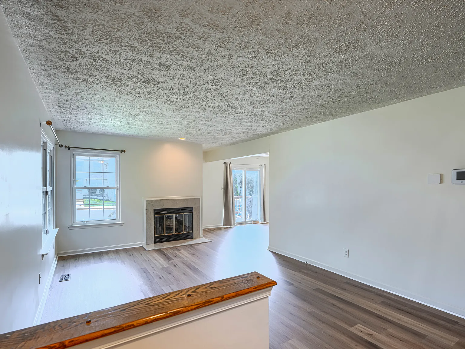 3 bed, 2.5 bath, 2094 sqft, $2,500 — Photo 3