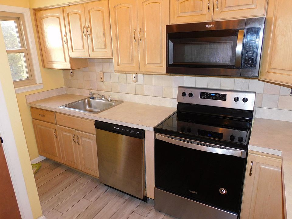 Kitchen with new stove, microwave and dishwasher 2021.