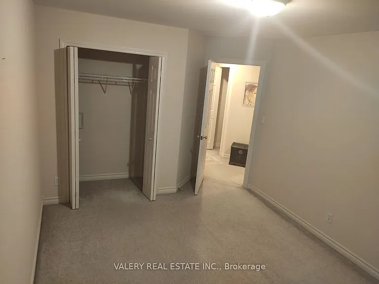 1058 Lexington Cir — Photo 9