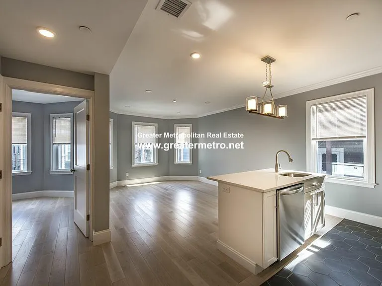 21 Winfield St #2L — Photo 3