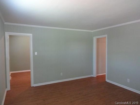 4th image of 554 Brookdale Dr