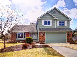 320 Stoneleigh Ln, Oswego, IL 60543
