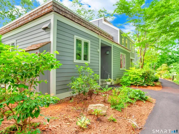 2 Castle Rock Road #2, Branford, CT 06405