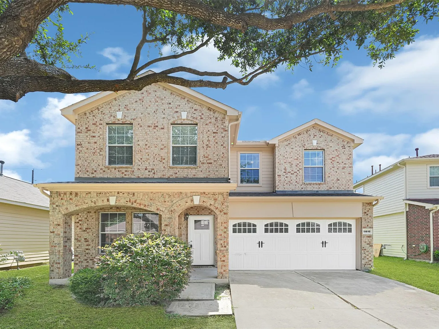 4 bed, 3.5 bath, 3558 sqft, $2,600 — Photo 1