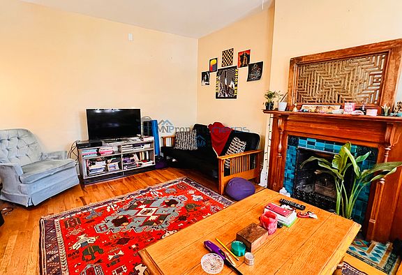 5th image of 225 8th Ave SE APT A