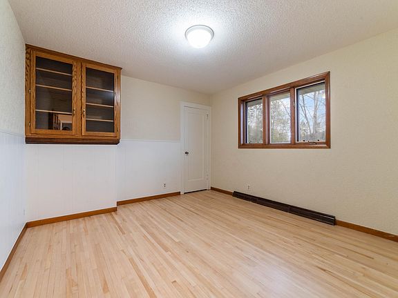 5th image of 16 Snelling Ave