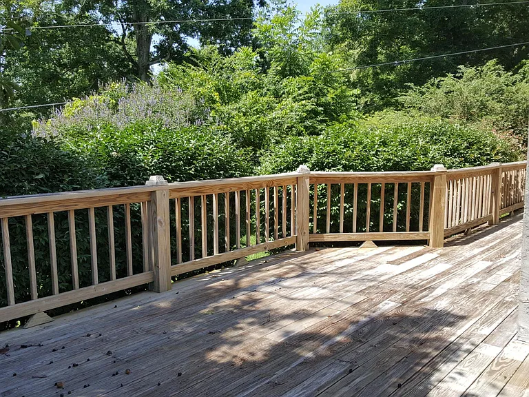 deck wraps around entire house