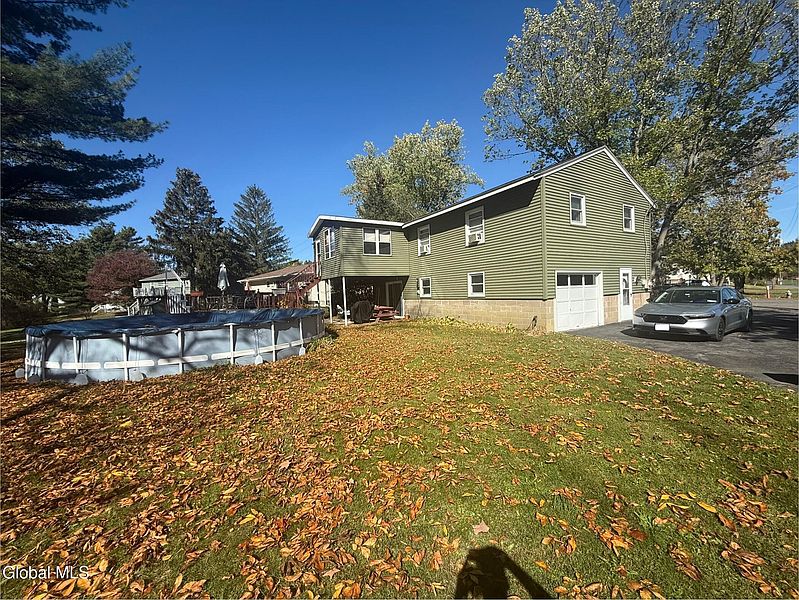 4th image of 17 Dorchester Drive