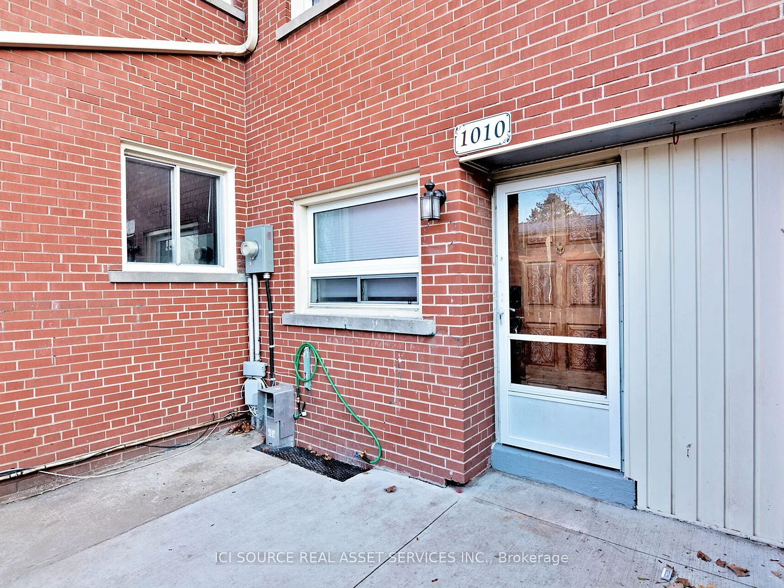5 bed, $2,350 — Photo 2