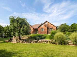 37 Pleasant View Rd, Pleasant Valley, NY 12569