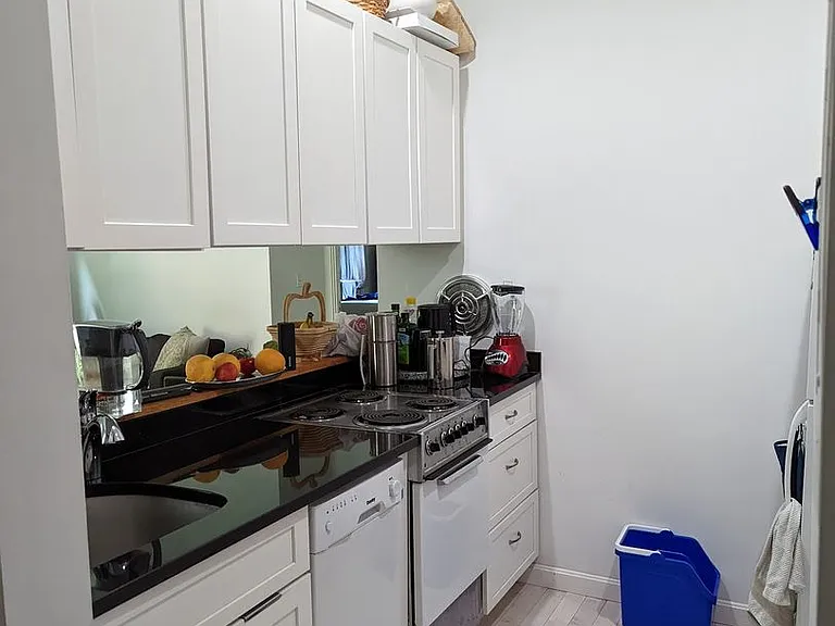 338 Harvard St #3 — Photo 12
