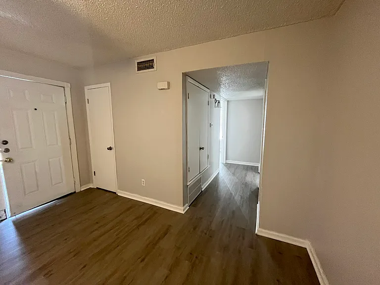 327 Sunrise Ave #7 — Photo 5