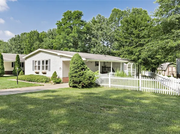 28 Cardinal Dr, Hiram, OH 44234