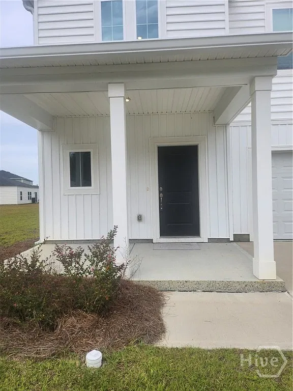 5 bed, 3.5 bath, 2407 sqft, $3,300 — Photo 2