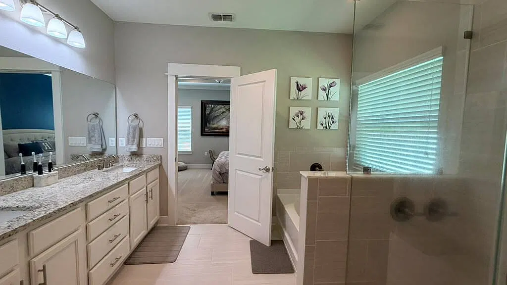 4 bed, 2.0 bath, 2196 sqft, $2,800 — Photo 4