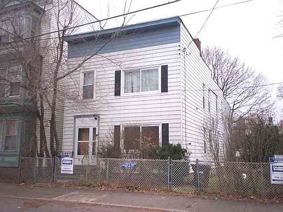 2nd image of 102 Ontario St