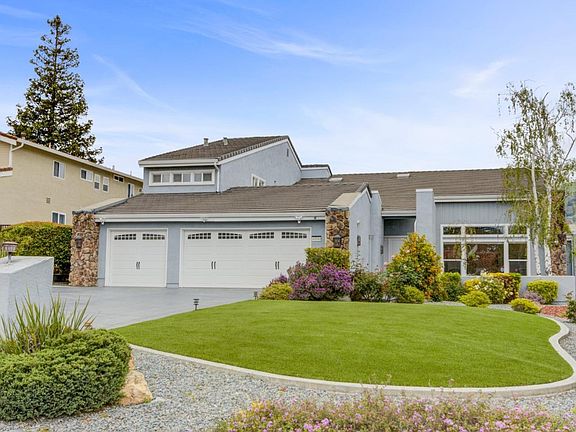 3rd image of 44544 Parkmeadow Dr
