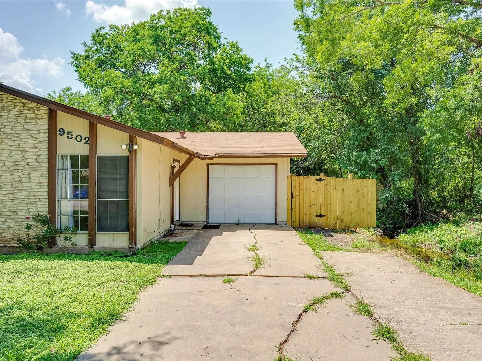3 bed, 1.0 bath, 980 sqft, $1,650 — Photo 2