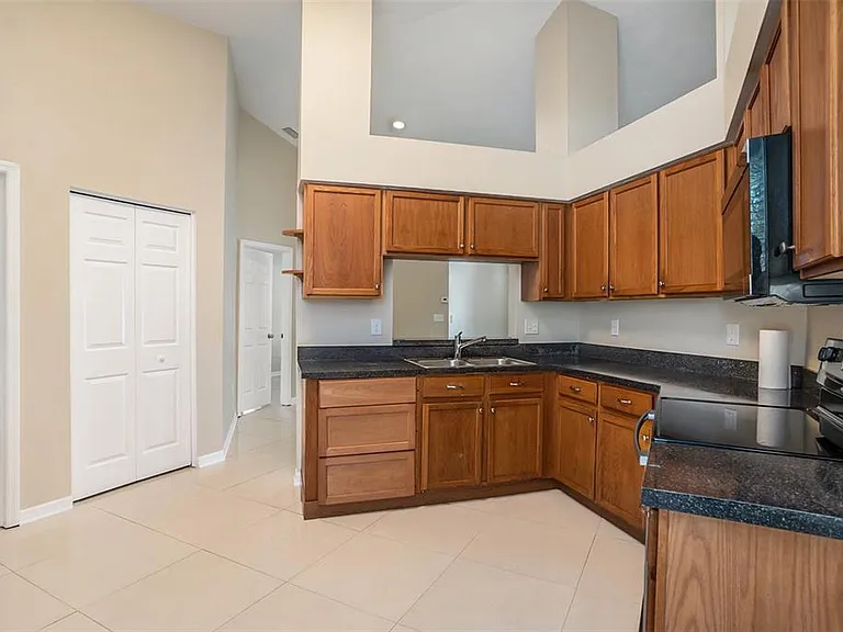12712 Longcrest Dr — Photo 10