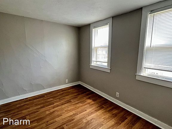 3rd image of 60 Dickinson St SW #2