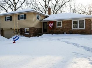 134 Fernwood Dr, Naperville, IL 60540