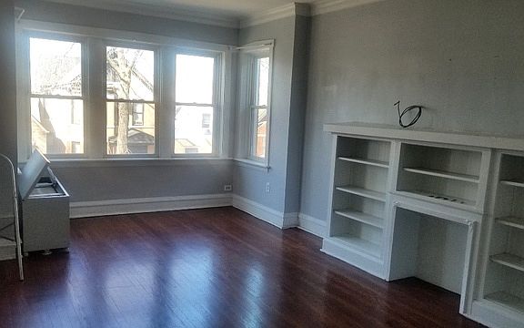3rd image of 2439 N Francisco Ave #2