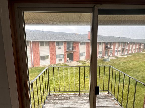 4th image of 670 Marilyn Ave APT 210