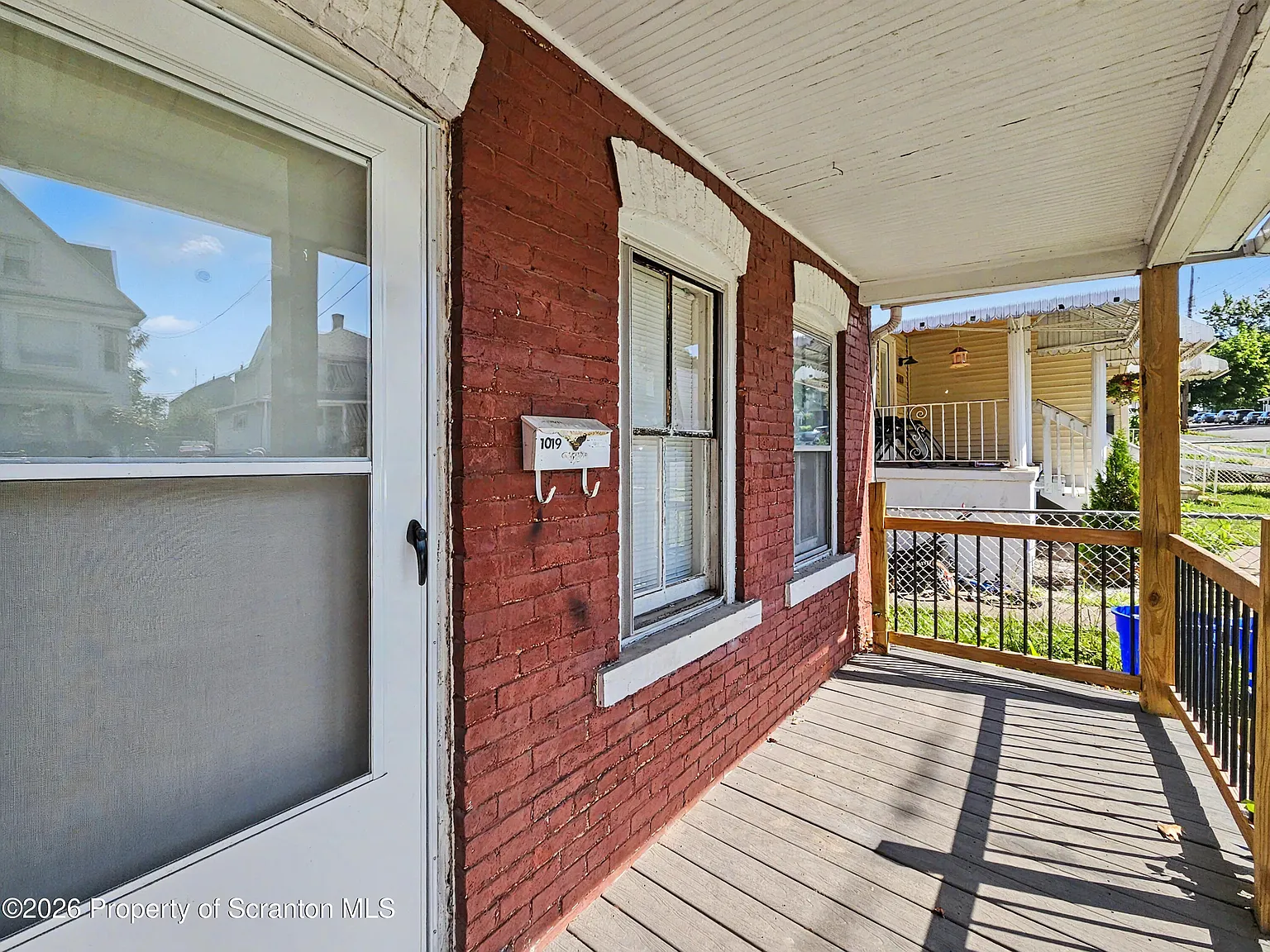 2 bed, 1.0 bath, 850 sqft, $1,075 — Photo 2
