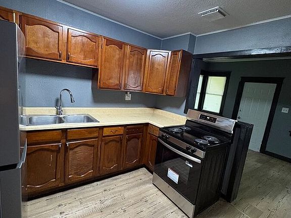 3rd image of 554 S Arlington Ave
