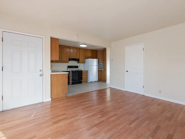 16526 Los Banos St #16526 — Photo 5
