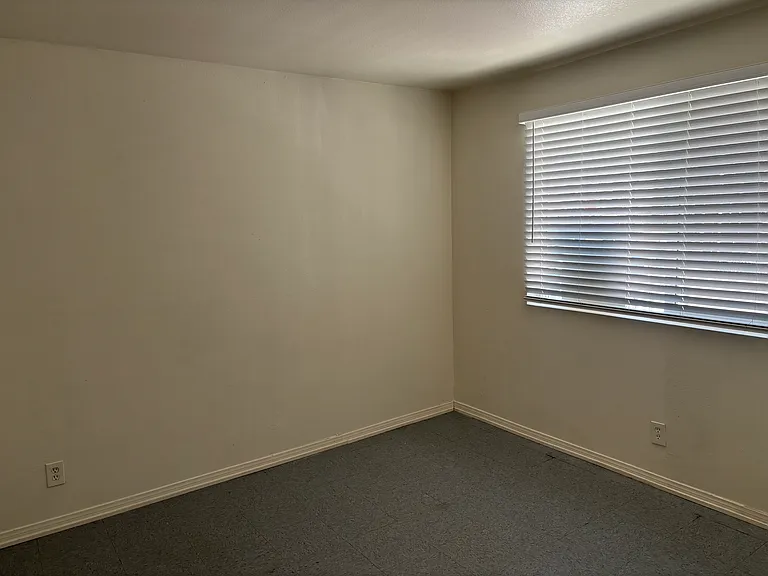 301 W Sherwood Blvd #3 — Photo 6