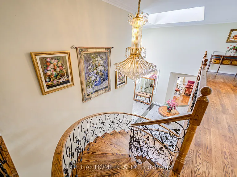 49 Arjay Cres — Photo 32