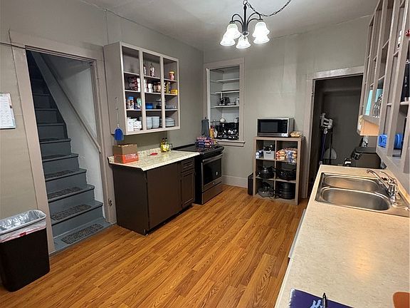 5th image of 555 Liberty St