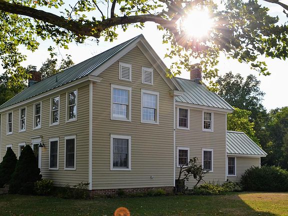 2nd image of 105 Thompson Ln