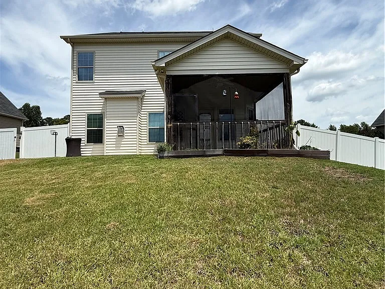 726 Century Dr — Photo 12