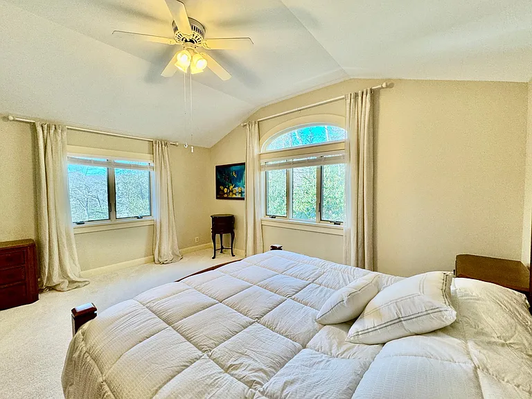 315 Bayview St — Photo 31