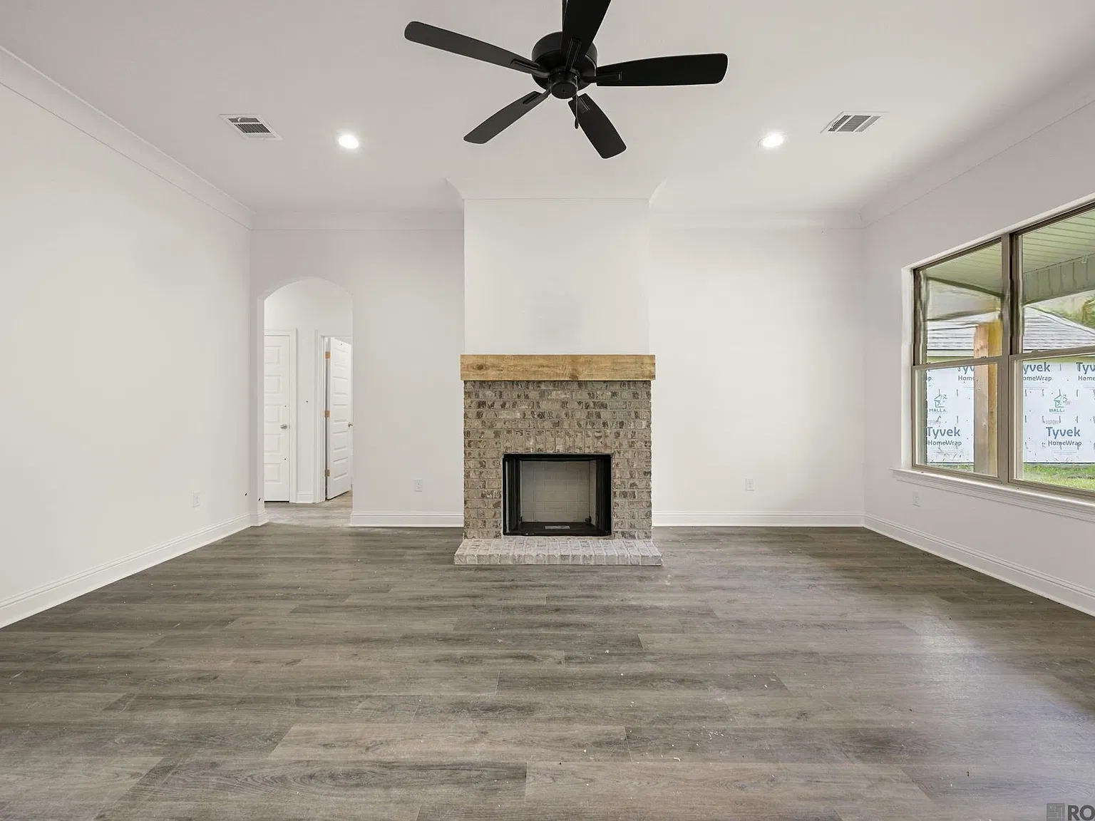 4 bed, 2092 sqft, $2,200 — Photo 3
