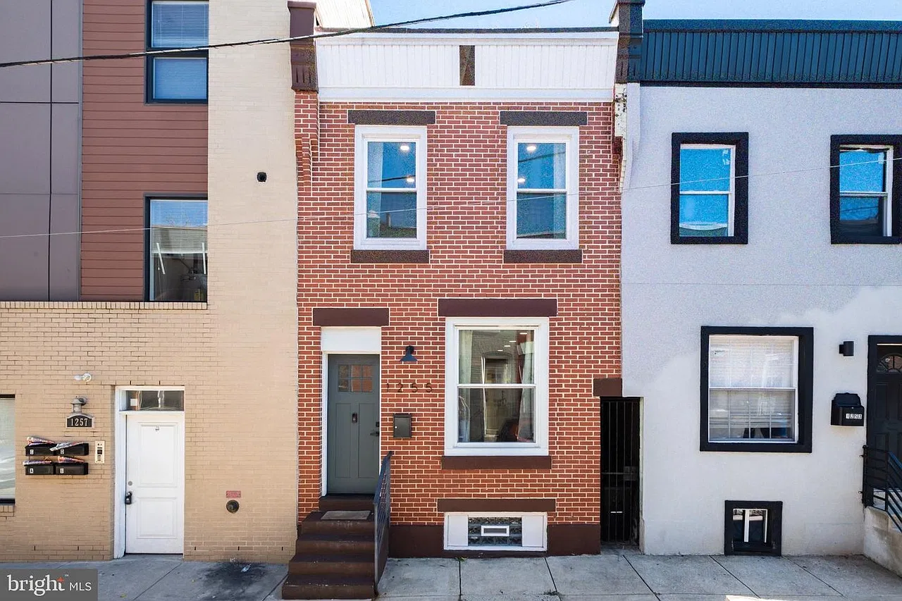 2 bed, 750 sqft, $1,995 — Photo 1