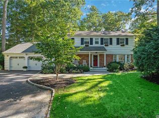 8 Heritage Ct, Cold Spring Harbor, NY 11724