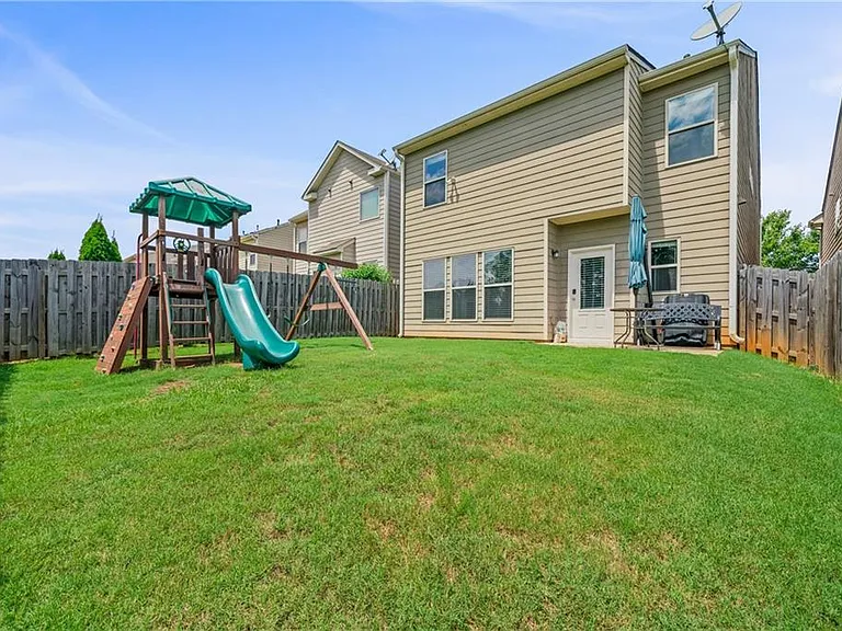 4940 Breezewood Cir — Photo 32