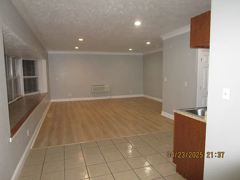 328 N Notre Dame Ave #18 — Photo 9