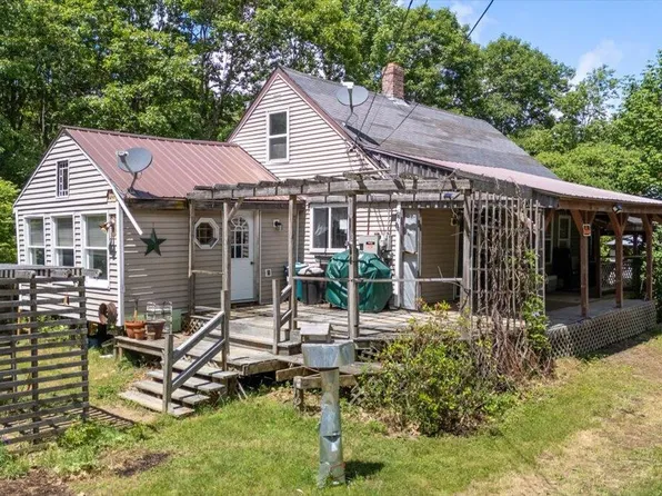 302 Mountain Road, Washington, ME 04574