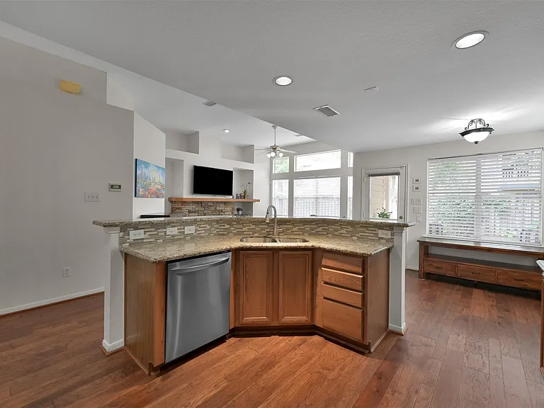 24 E New Avery Pl — Photo 5