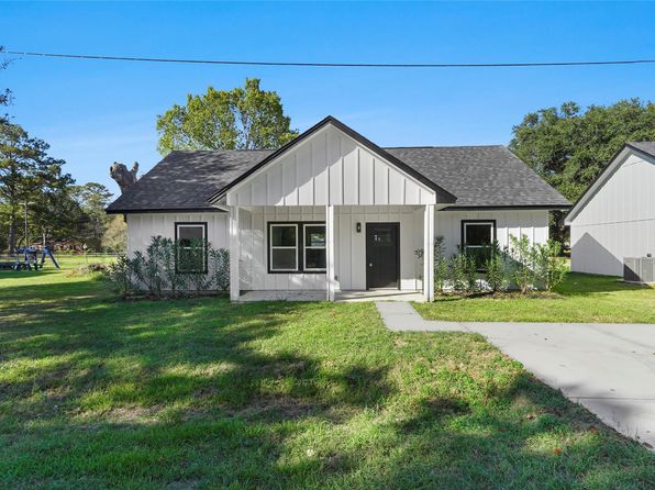 205 Spruce Ln, Daisetta, TX 77533