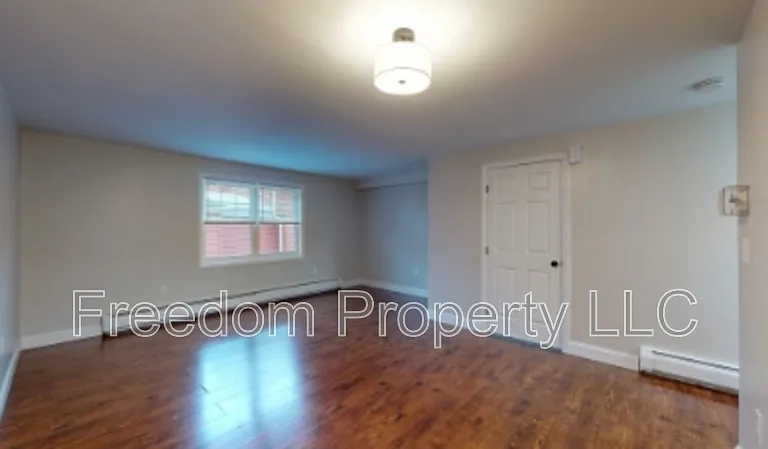 569 Center St #7 — Photo 11