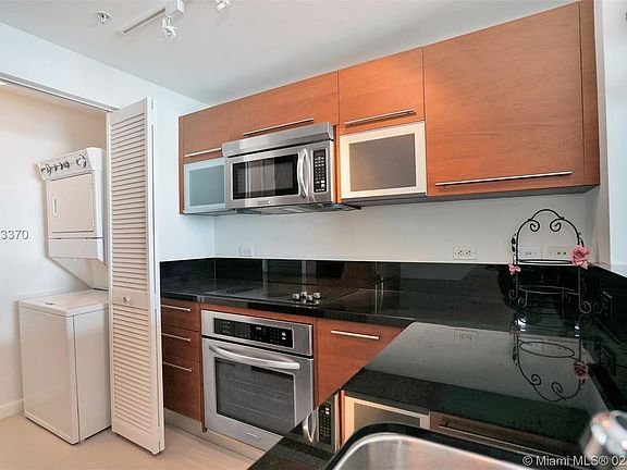 3rd image of 253 NE 2nd St APT 2408