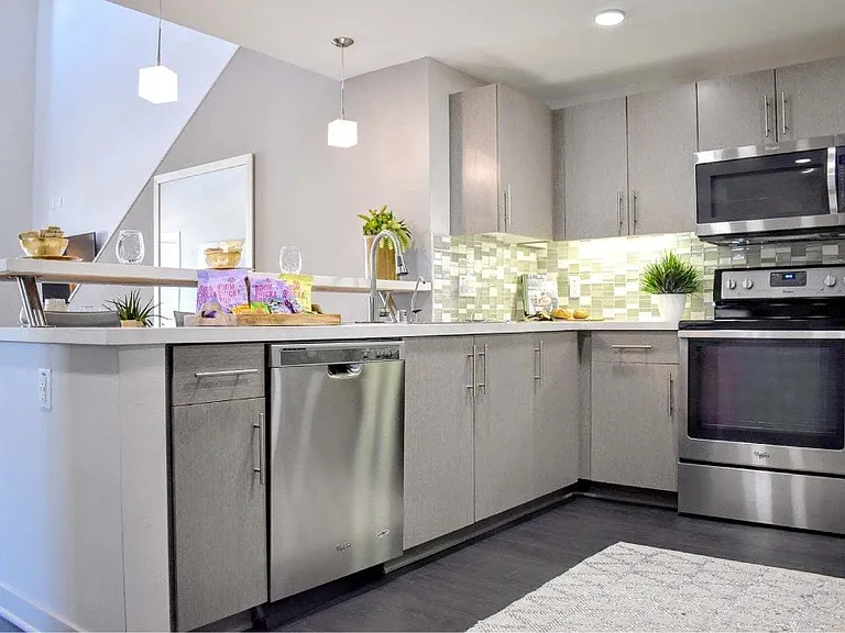 360 Luxury Apartments — Photo 34